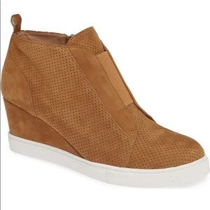Linea Paolo tan suede perforated wedge sneakers size 10.5